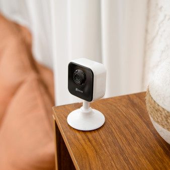 CS-H1с EZVIZ Фиксированная IP-камера, объектив 2.4 мм, встроенный микрофон, Wi-Fi, MicroSD